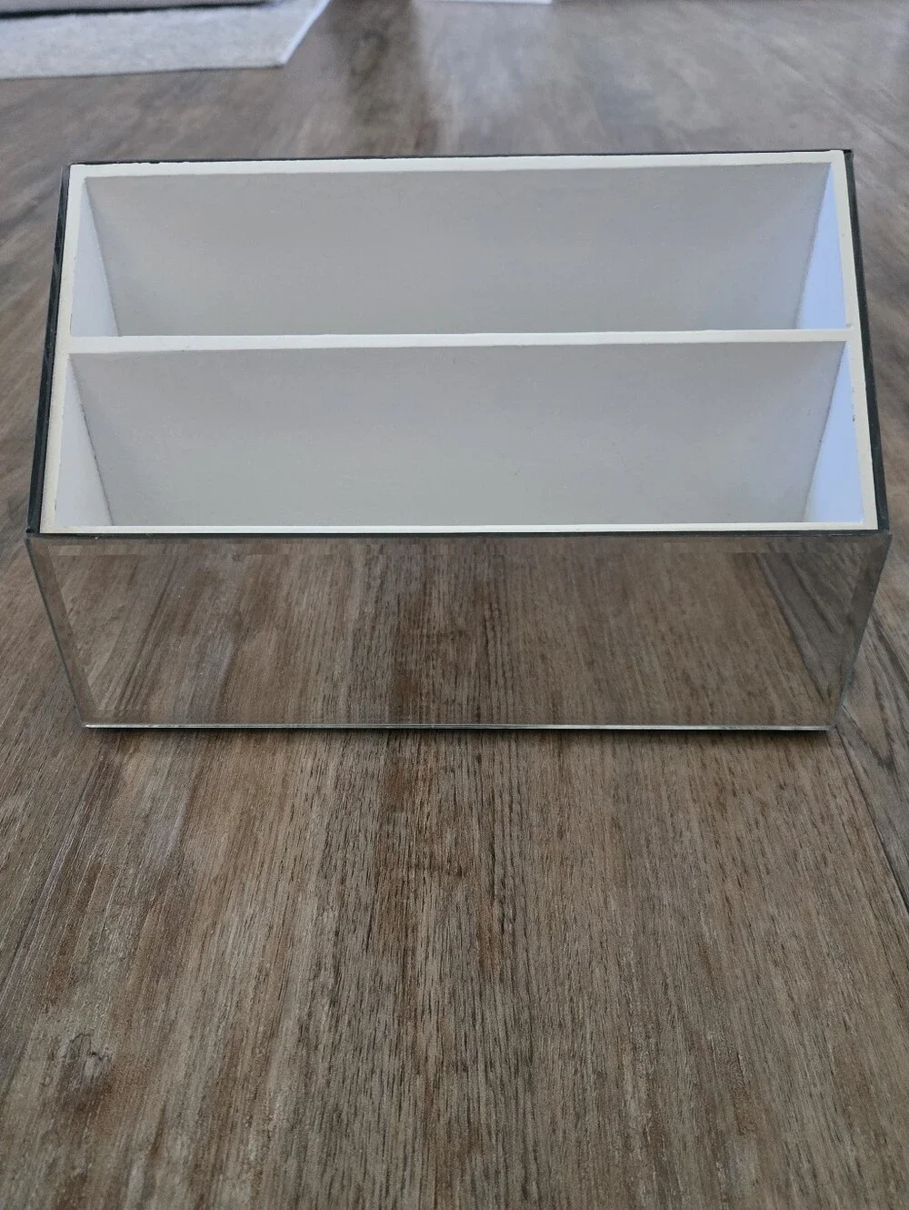 N/A •sleek mirrored